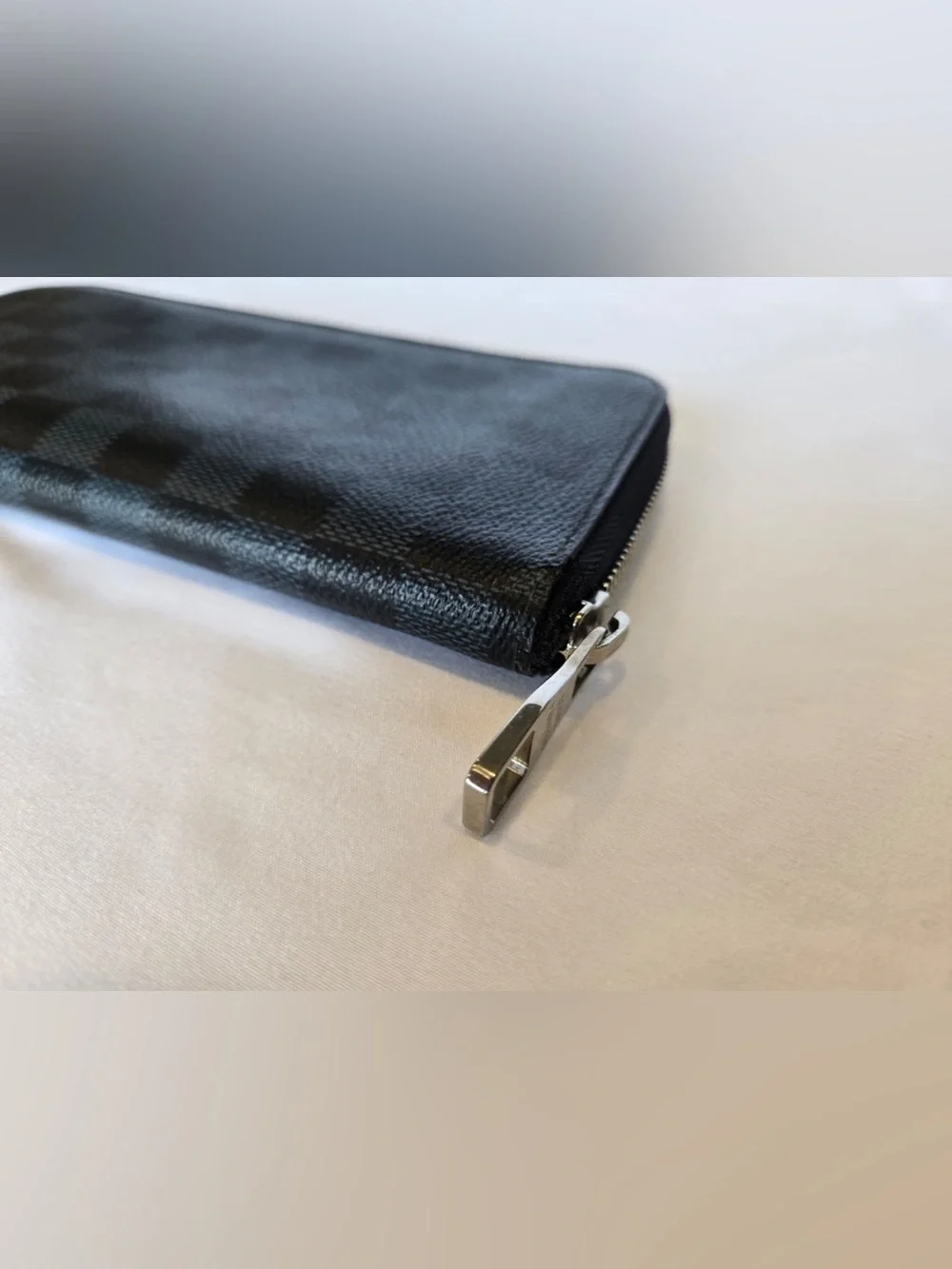 Authentic Louis Vuitton Damier Graphite Canvas Zippy Organizer Wallet